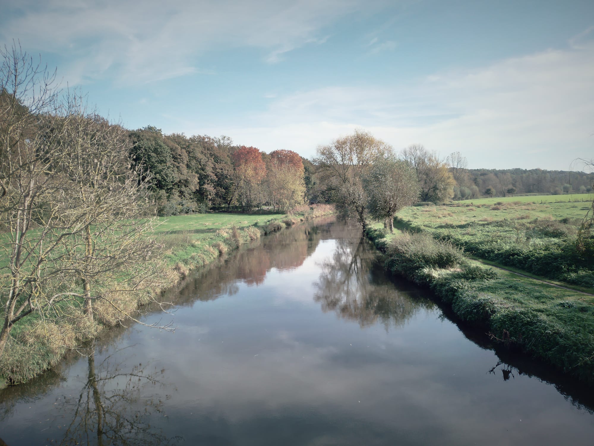 A Lovely view of a river during the Autumn.